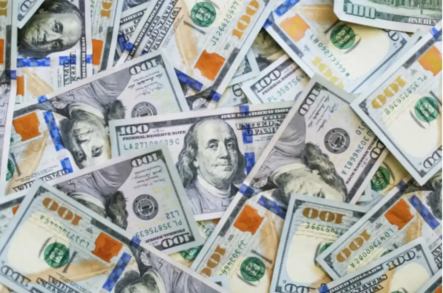 Dólar fecha cotado a R$ 6,18 e Ibovespa cai em meio a incertezas econômicas dentro e fora do país