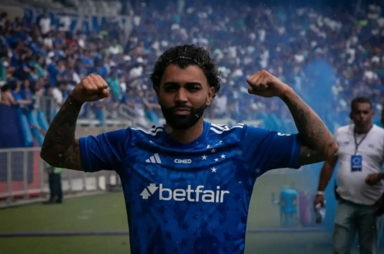 Mais de 45 mil torcedores lotam o Mineirão para apresentação de Gabigol, Dudu e outros quatro reforços