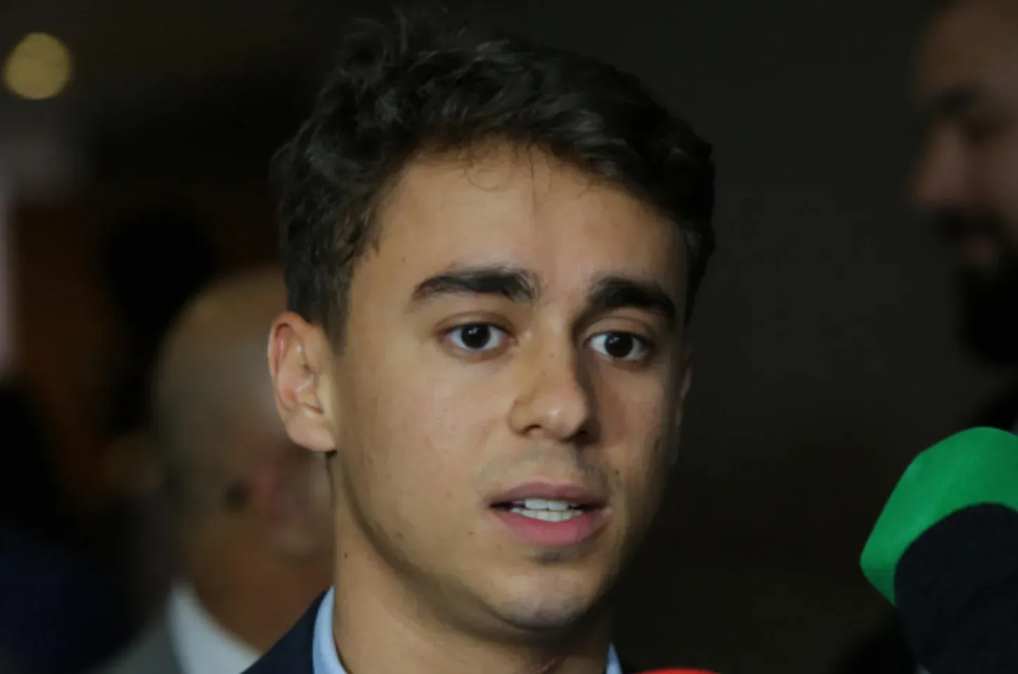 Nikolas Ferreira critica falta de discurso da esquerda e defende redução de idade mínima para o Senado