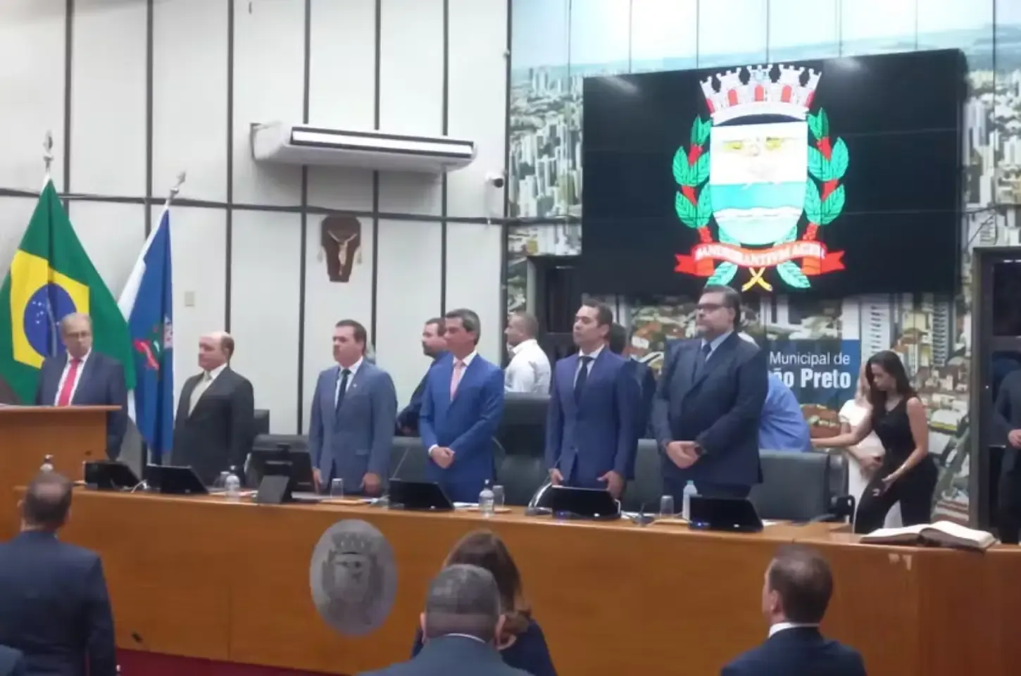 Prefeito eleito e 22 vereadores tomam posse em Ribeirão Preto; veja discursos