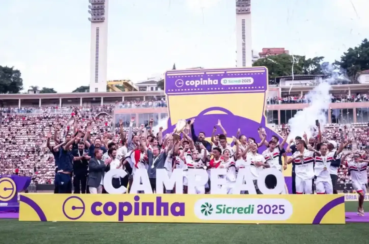 São Paulo vence Corinthians e é campeão da Copinha com virada histórica