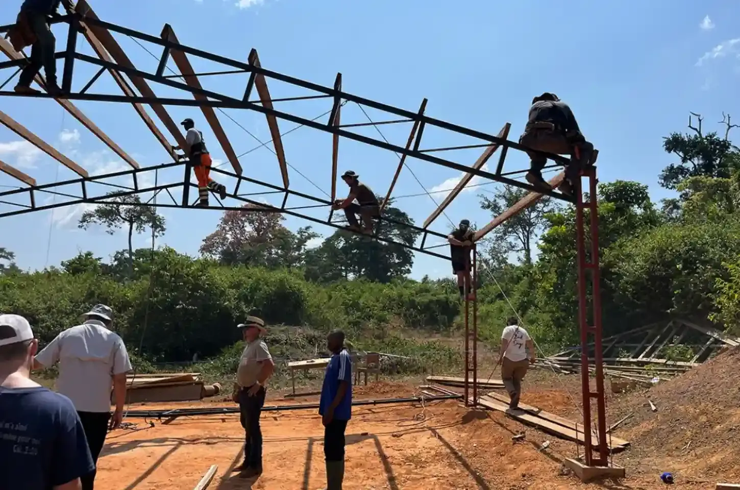 Aldeia no Camarões recebe primeira igreja após orações de fiel