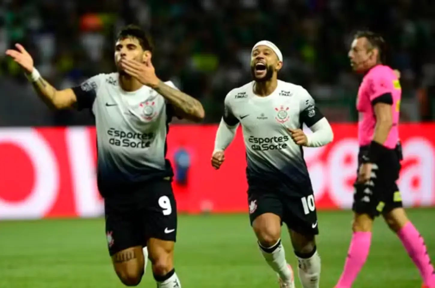 Corinthians vence o Palmeiras fora de casa e abre boa vantagem na final do Paulistão