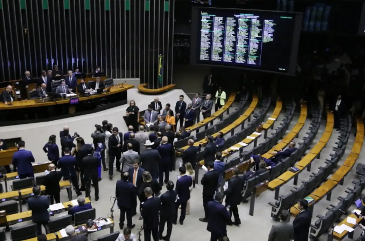 PL da anistia consegue assinaturas para tramitação