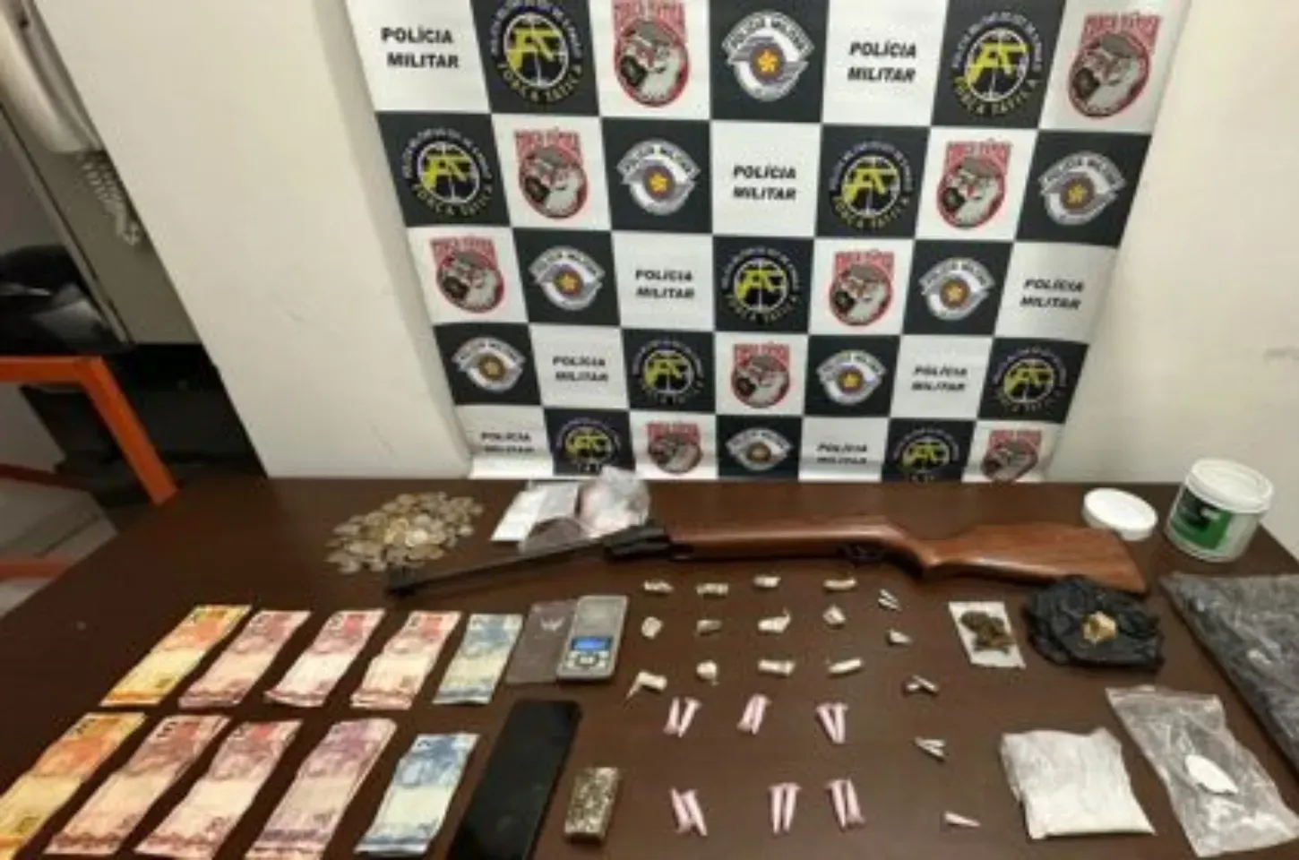 Força Tática prende traficante com arsenal de drogas e arma de pressão em Tupã