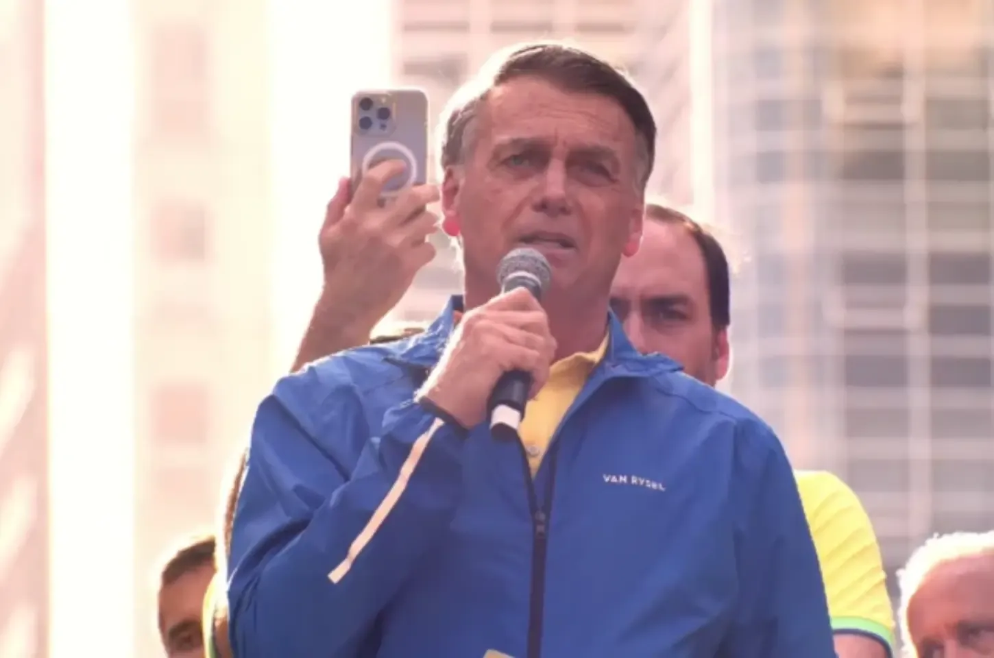 Bolsonaro diz que muda o país se tiver 50% da Câmara e Senado