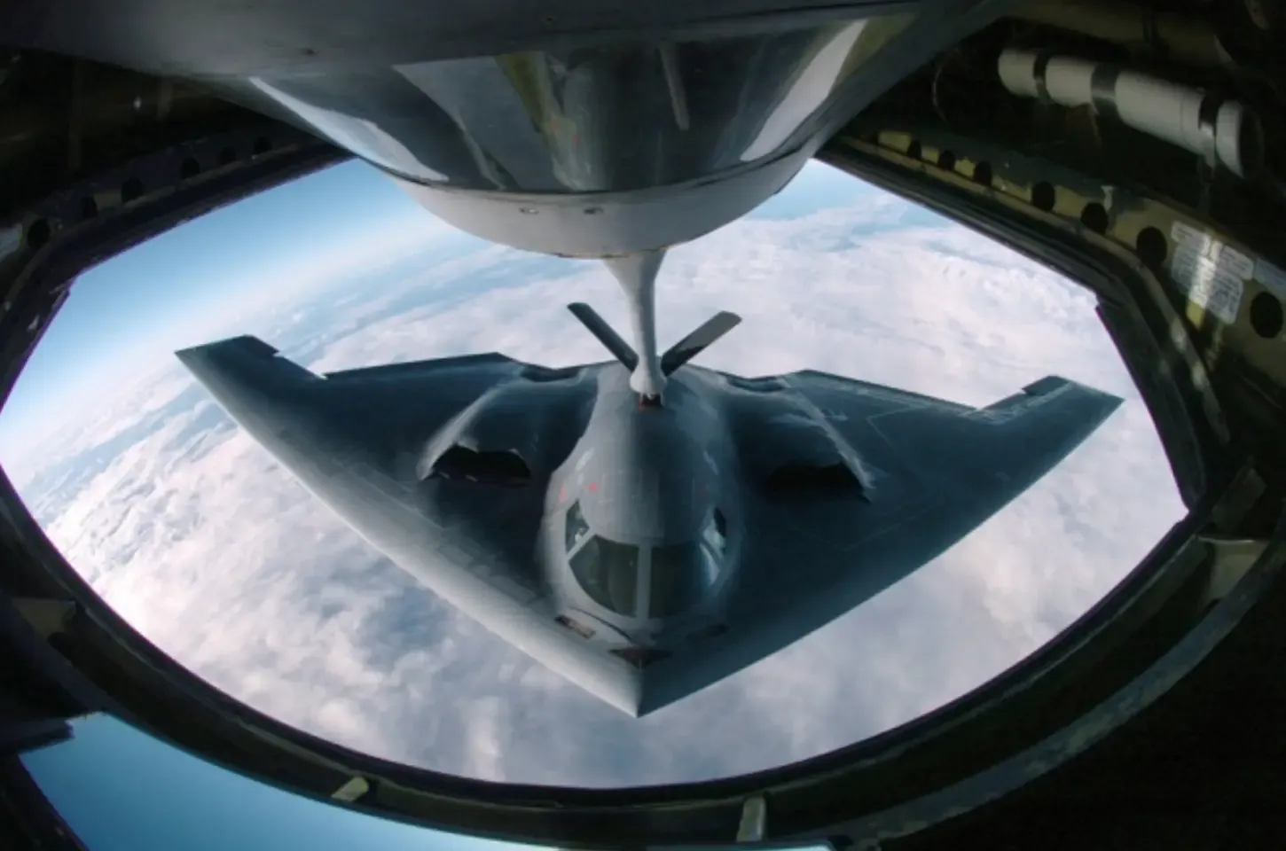 EUA enviam bombardeiros B-2 ao Pacífico em meio à possível ofensiva contra o Irã