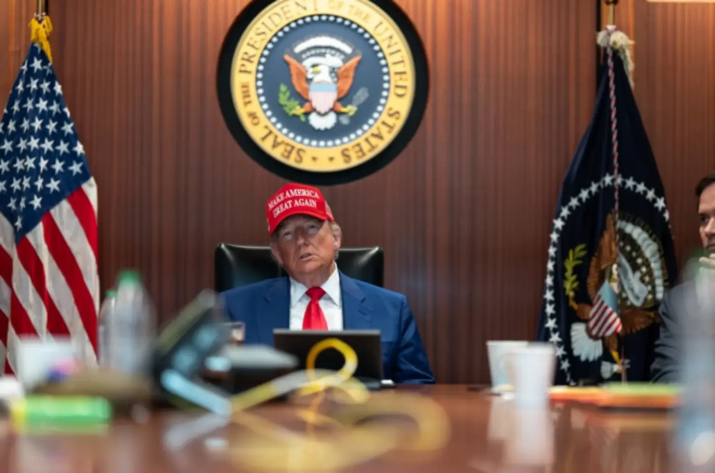 Trump ‘ainda está interessado’ em solução diplomática com Irã, diz Casa Branca
