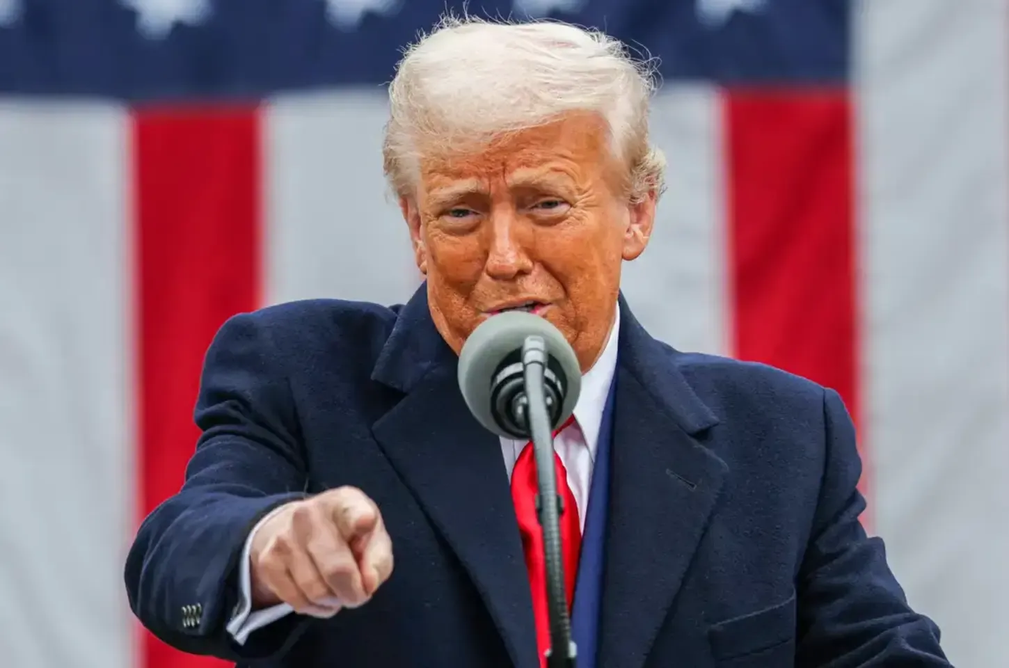 Trump faz alerta para Irã fechar acordo nuclear 