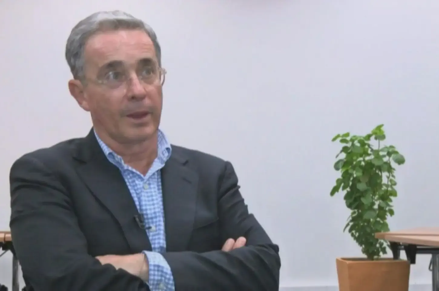 Justiça da Colômbia ordena libertação de Uribe enquanto decide sobre condenação por suborno e fraude processual