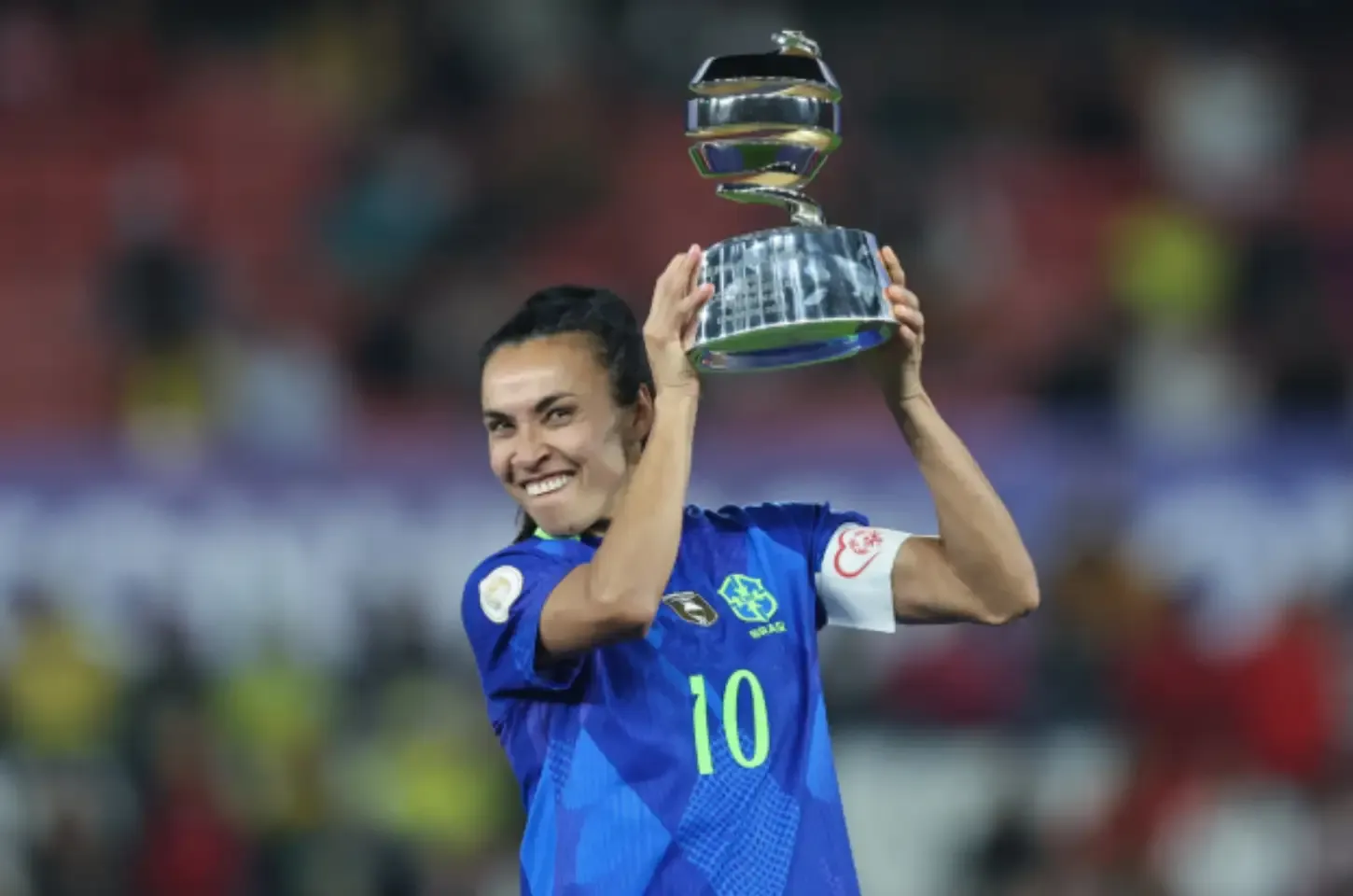 Personagem da final da Copa América feminina, Marta faz golaço, perde pênalti, reza e termina coroada
