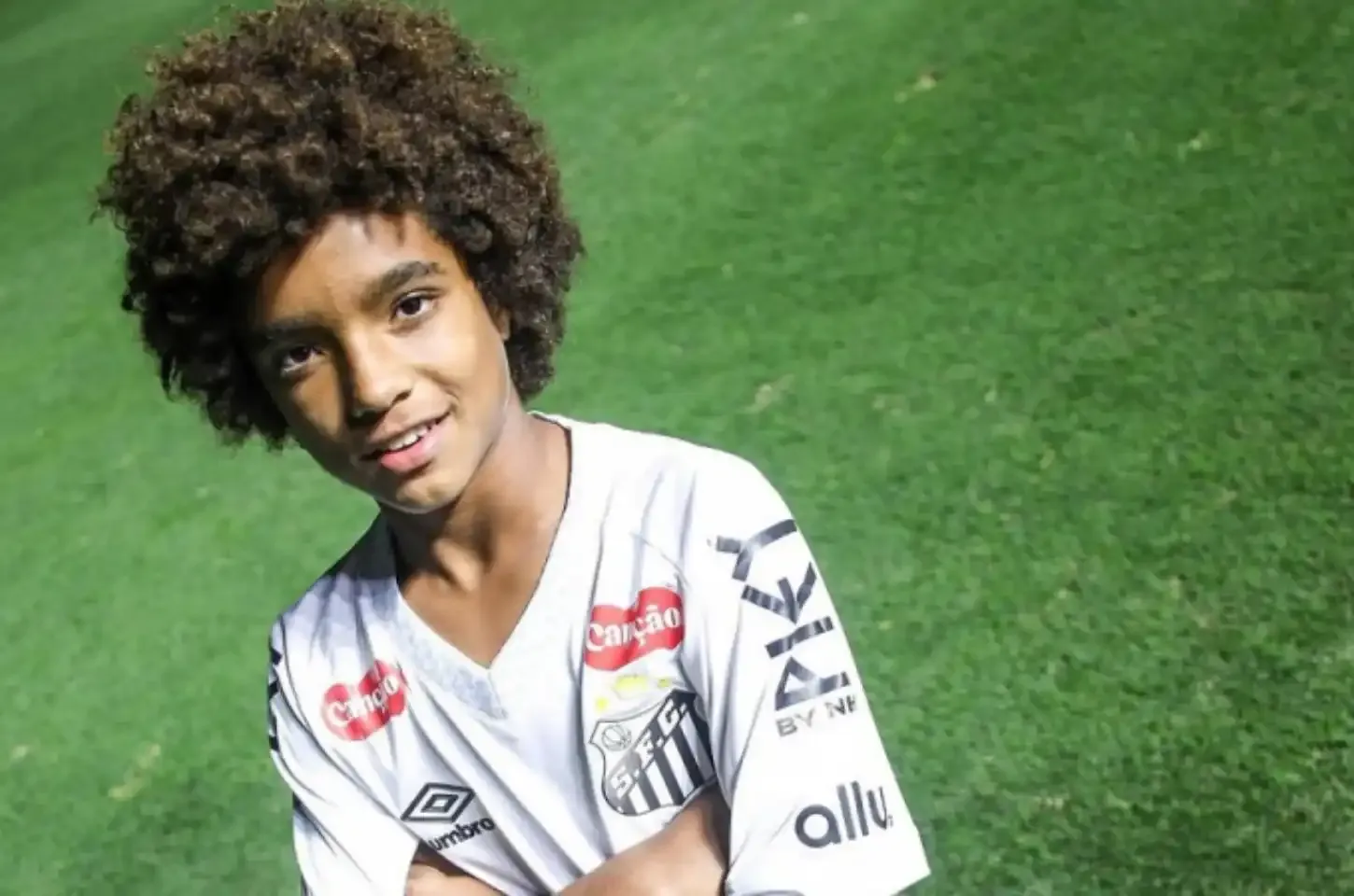 Santos anuncia plano de carreira com jovem talento de 13 anos semelhante ao feito para Neymar