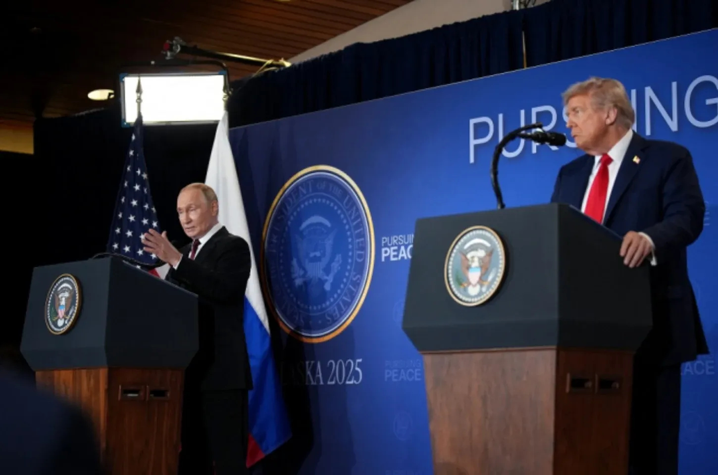 Trump e Putin descrevem negociações no Alasca como ‘construtivas’ e ‘mutuamente respeitosas’
