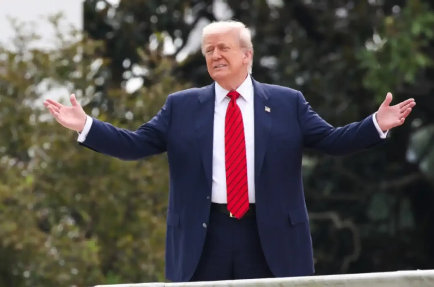 Trump envia navios de guerra para Venezuela por promessa de combate às drogas