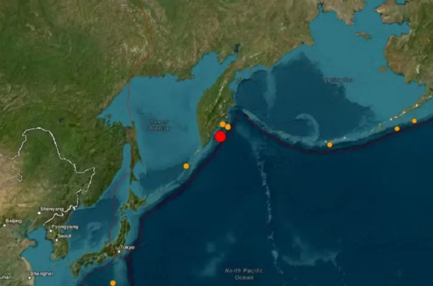 Vulcão entra em erupção após 450 anos em região afetada por terremoto na Rússia