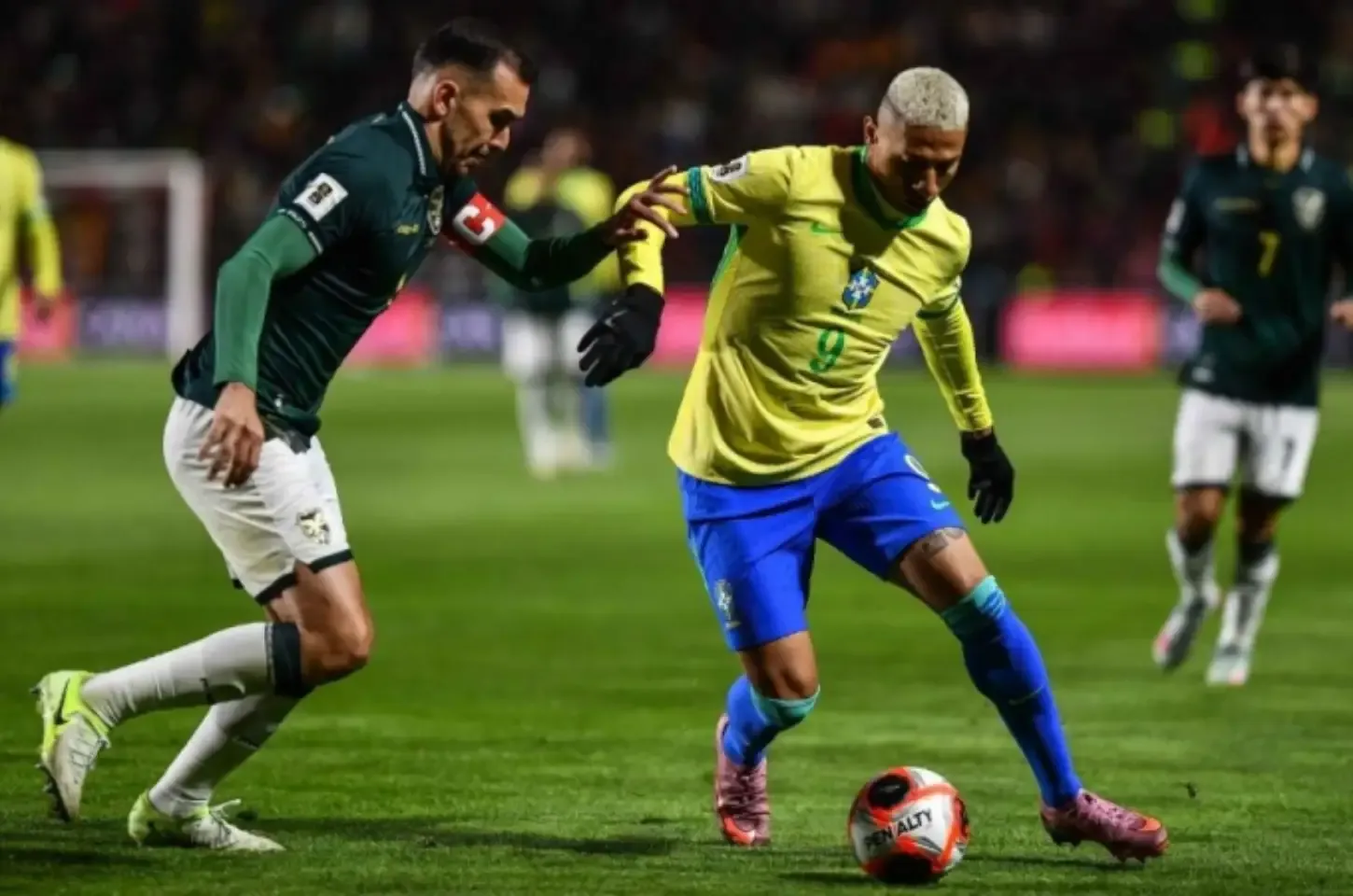 Bolívia vence Brasil com gol de pênalti e garante vaga na repescagem da Copa