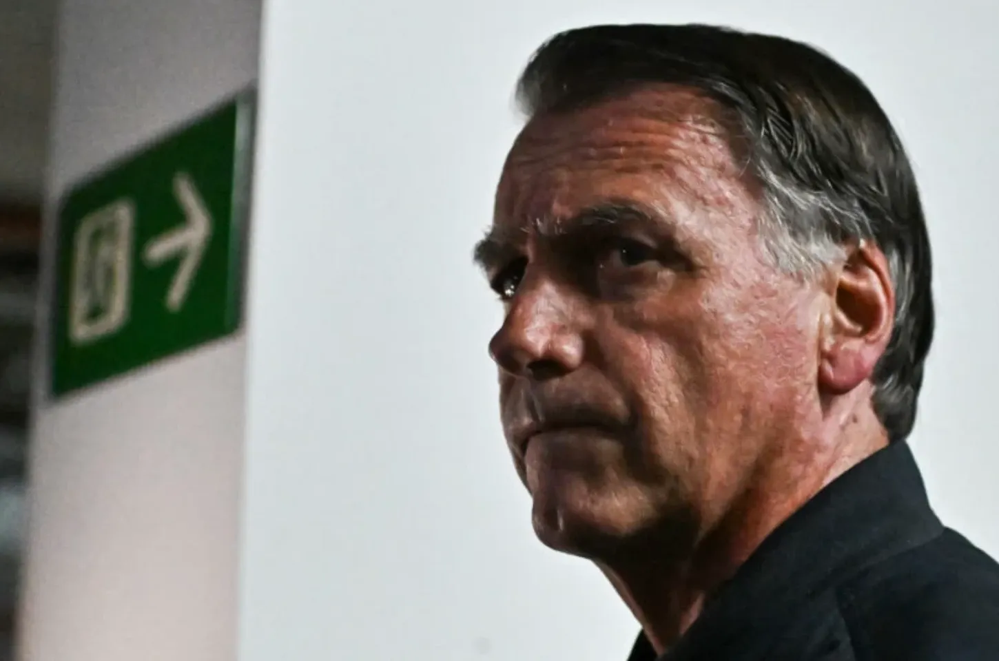 Bolsonaro é diagnosticado com câncer de pele, confirma médico