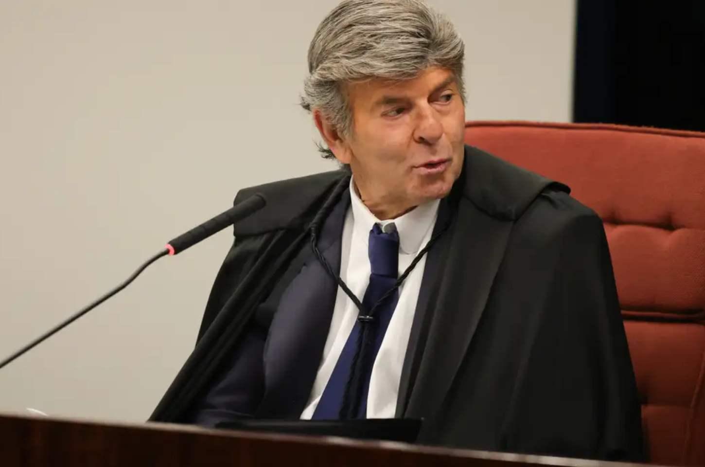 Fux vota para absolver Bolsonaro de todos os crimes