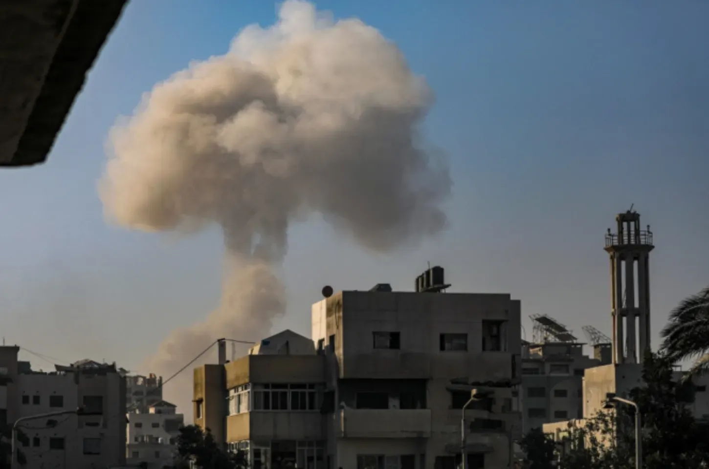 Israel declara Cidade de Gaza ‘zona de combate’; Exército recupera corpo de dois reféns