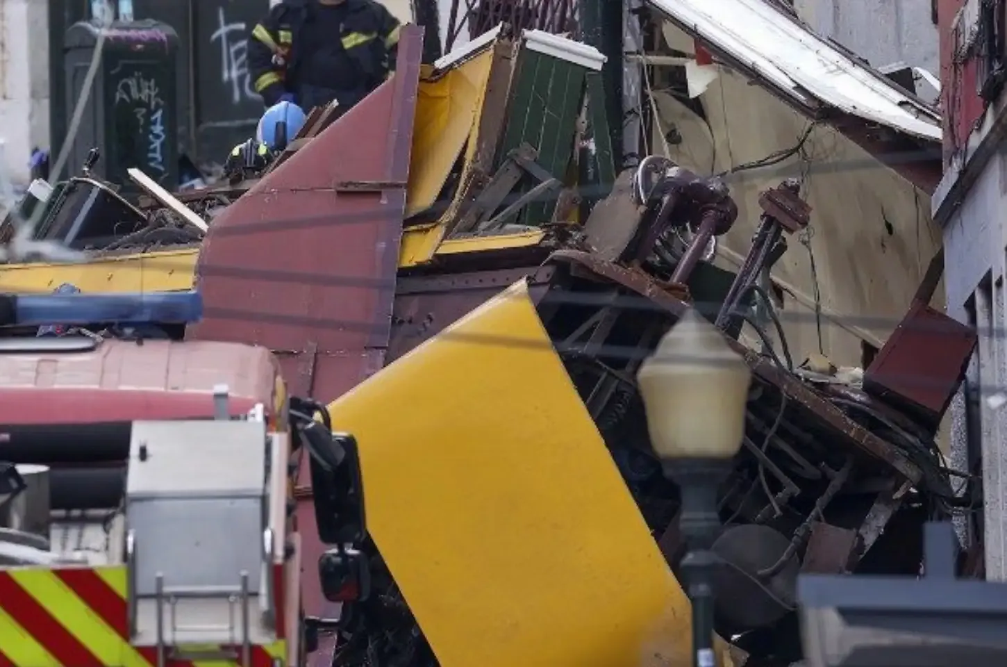 Tragédia em Lisboa: elevador da Glória descarrilou provocando 17 mortos e 21 feridos