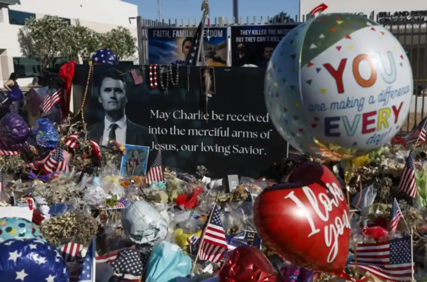 Trump lidera homenagem ao ativista conservador Charlie Kirk