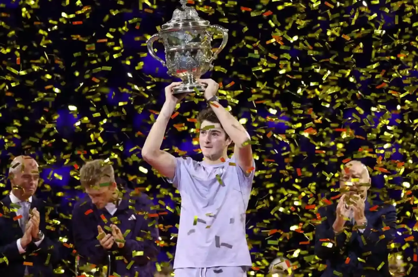 João Fonseca é campeão do ATP 500 da Basileia e conquista maior título de um brasileiro desde Guga