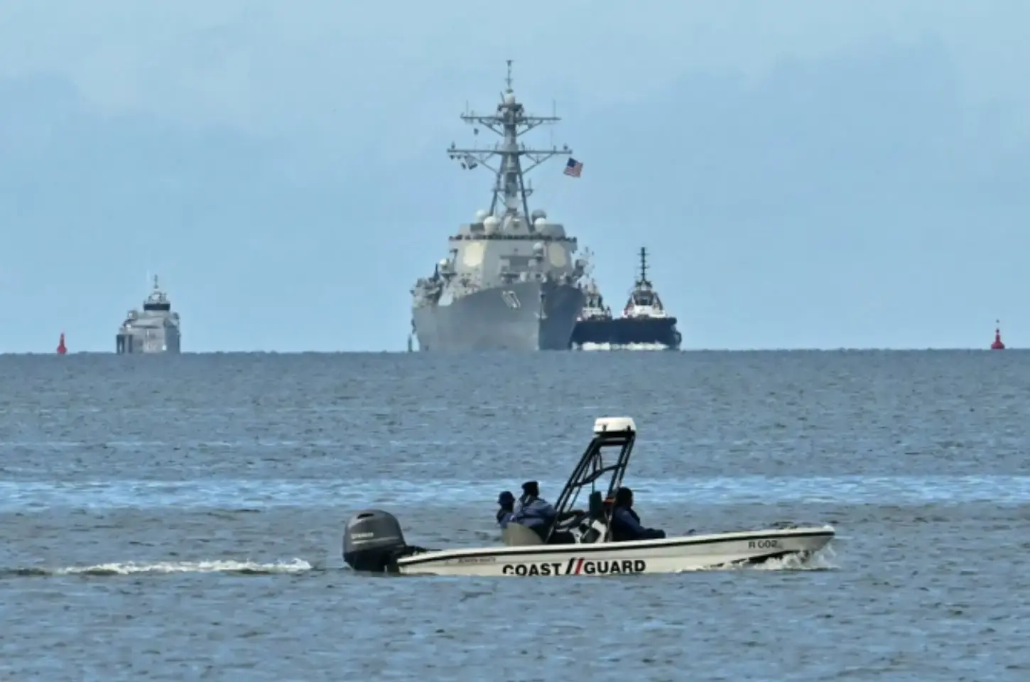 Navio de guerra dos EUA chega a Trinidad e Tobago, em frente à Venezuela