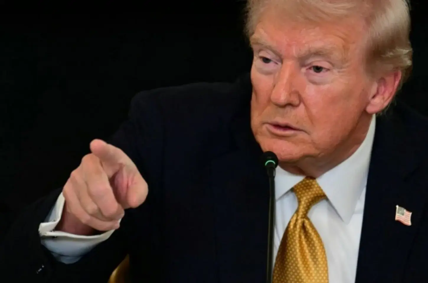 Sem citar a Venezuela, Trump promete ações terrestres contra cartéis de drogas