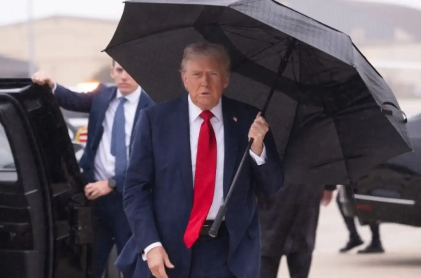 Trump embarca para Oriente Médio para participar da cúpula da paz e garante: ‘Guerra em Gaza acabou’