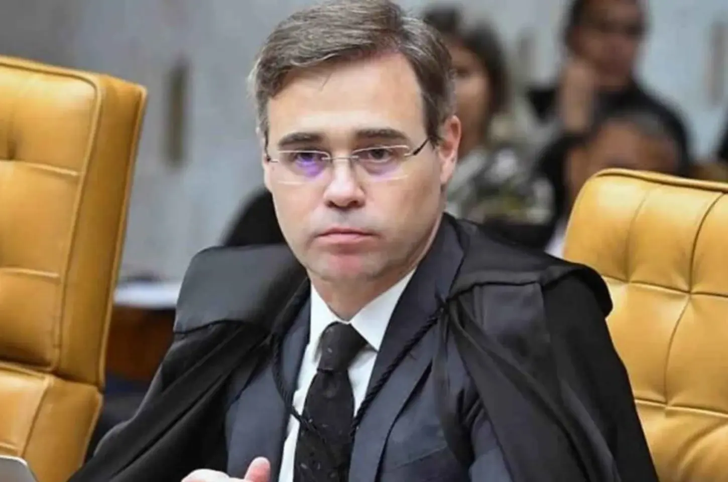 André Mendonça defende indicação de Messias e vira alvo de críticas