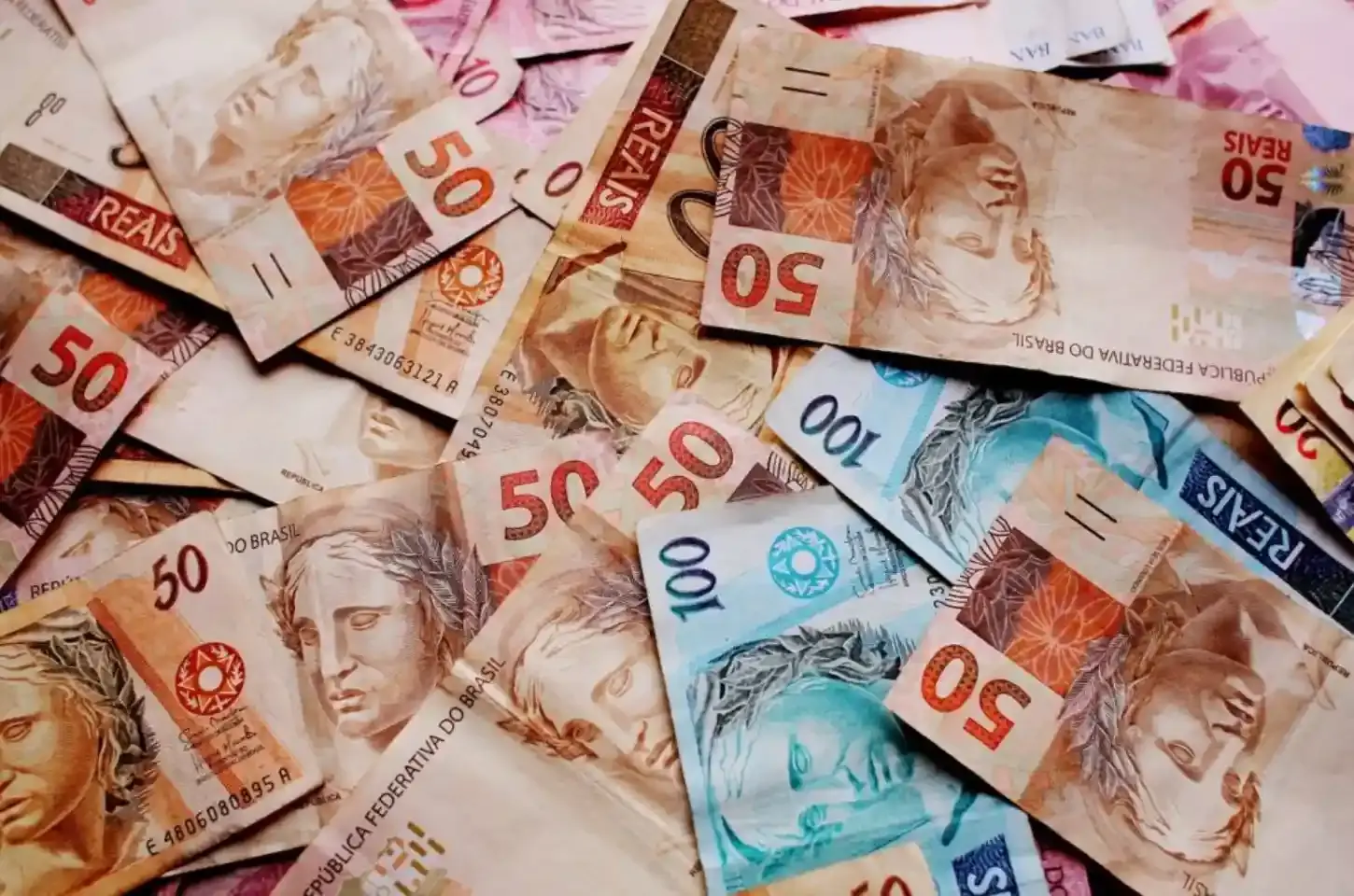 Dívida bruta do Brasil sobe para 78,6% do PIB e bate R$ 9,8 trilhões