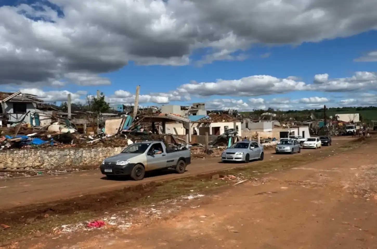 Igrejas se unem para ajudar vítimas de tornado no Sul do país