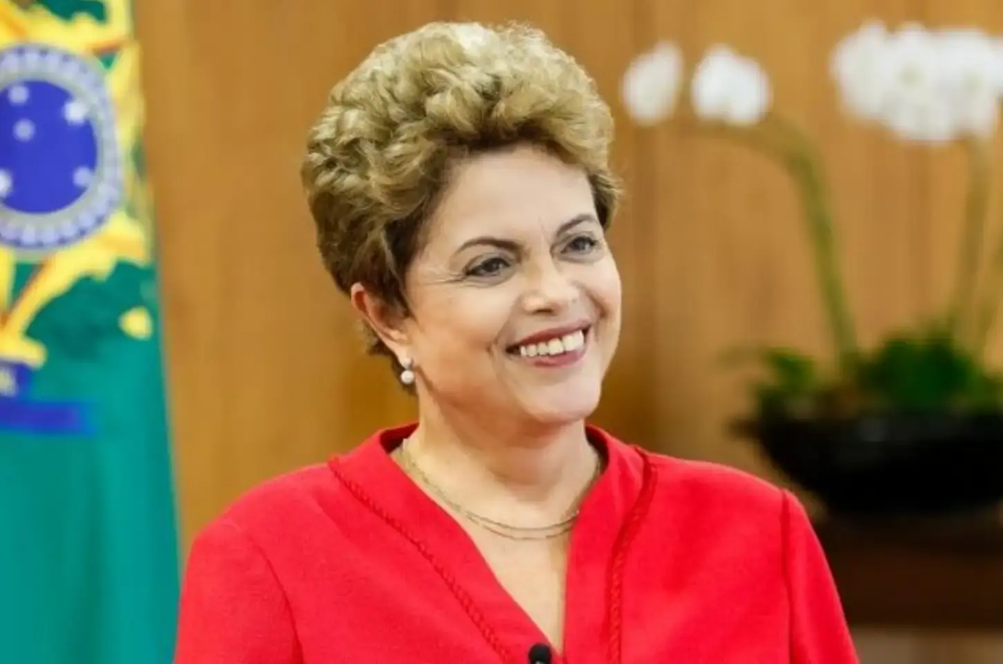 Anistiada, Dilma receberá R$ 400 mil e salário permanente