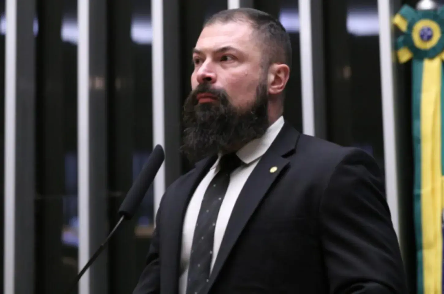 Deputado Paulo Bilynskyj afirma que sala onde Bolsonaro está preso é inadequada