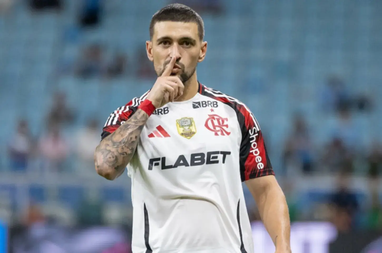 Flamengo tem noite inspirada de Arrascaeta e avança no Intercontinental