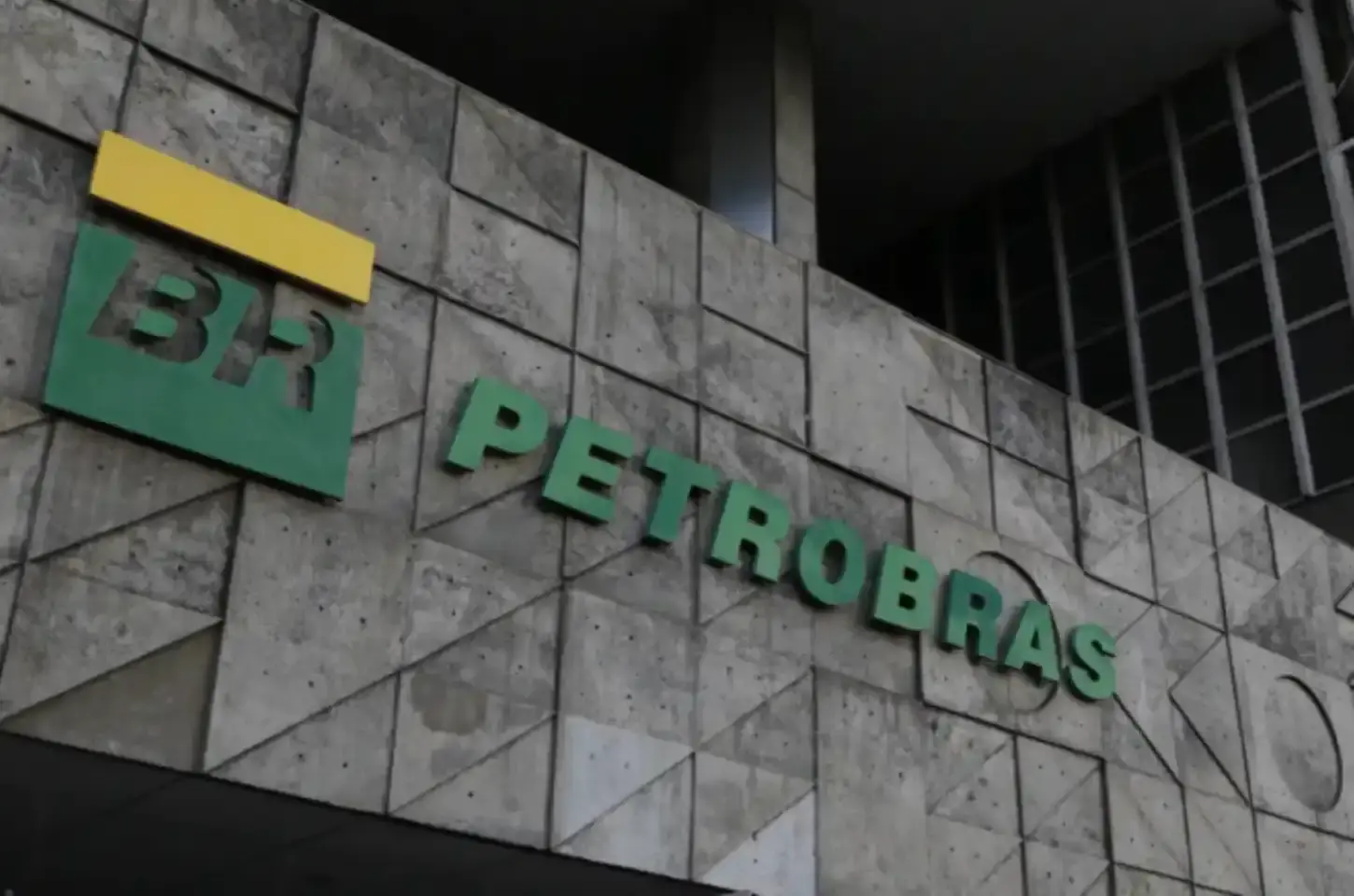 Greve na Petrobras: justiça determina que ao menos 80% dos funcionários voltem à atividade
