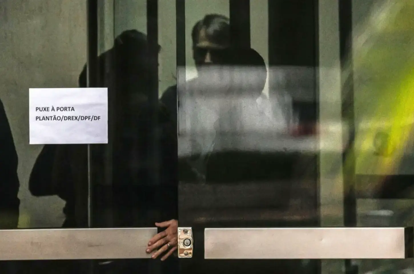 Laudo da PF diz que Bolsonaro soluça até 40 vezes por minuto