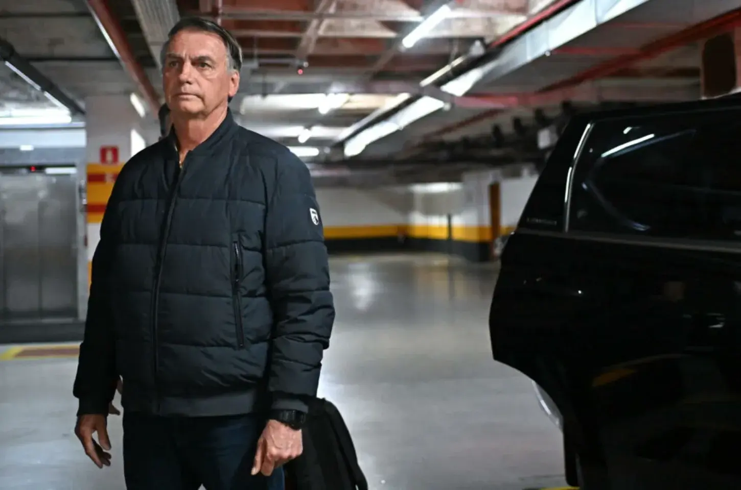 TRF-6 derruba decisão que tirou benefícios vitalícios de Bolsonaro