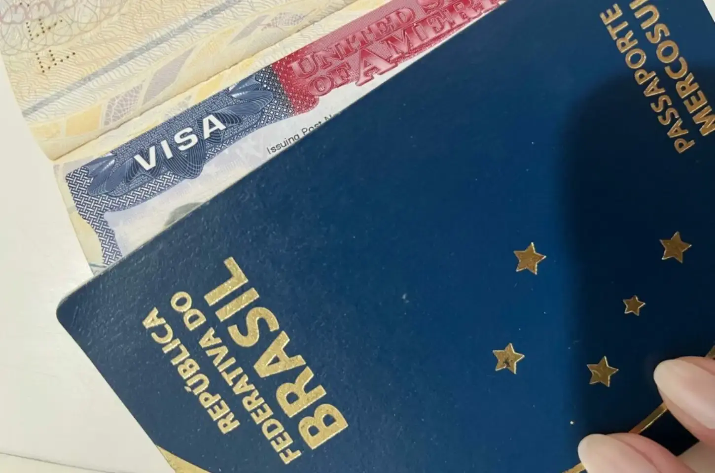 EUA suspendem vistos para brasileiros e outros 74 países
