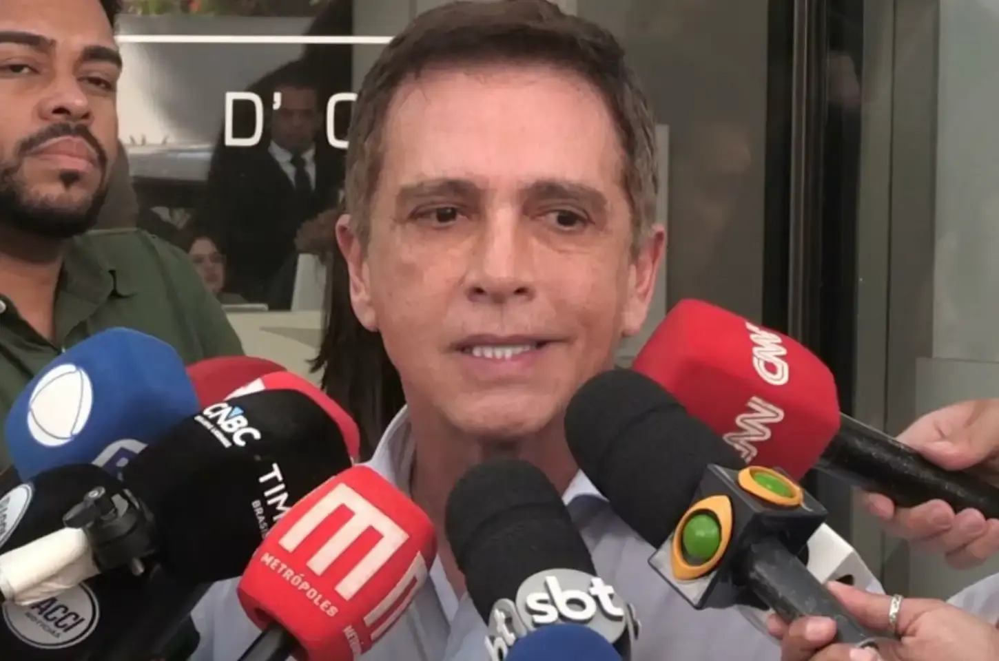 Médico diz que Bolsonaro está apático e demora a responder