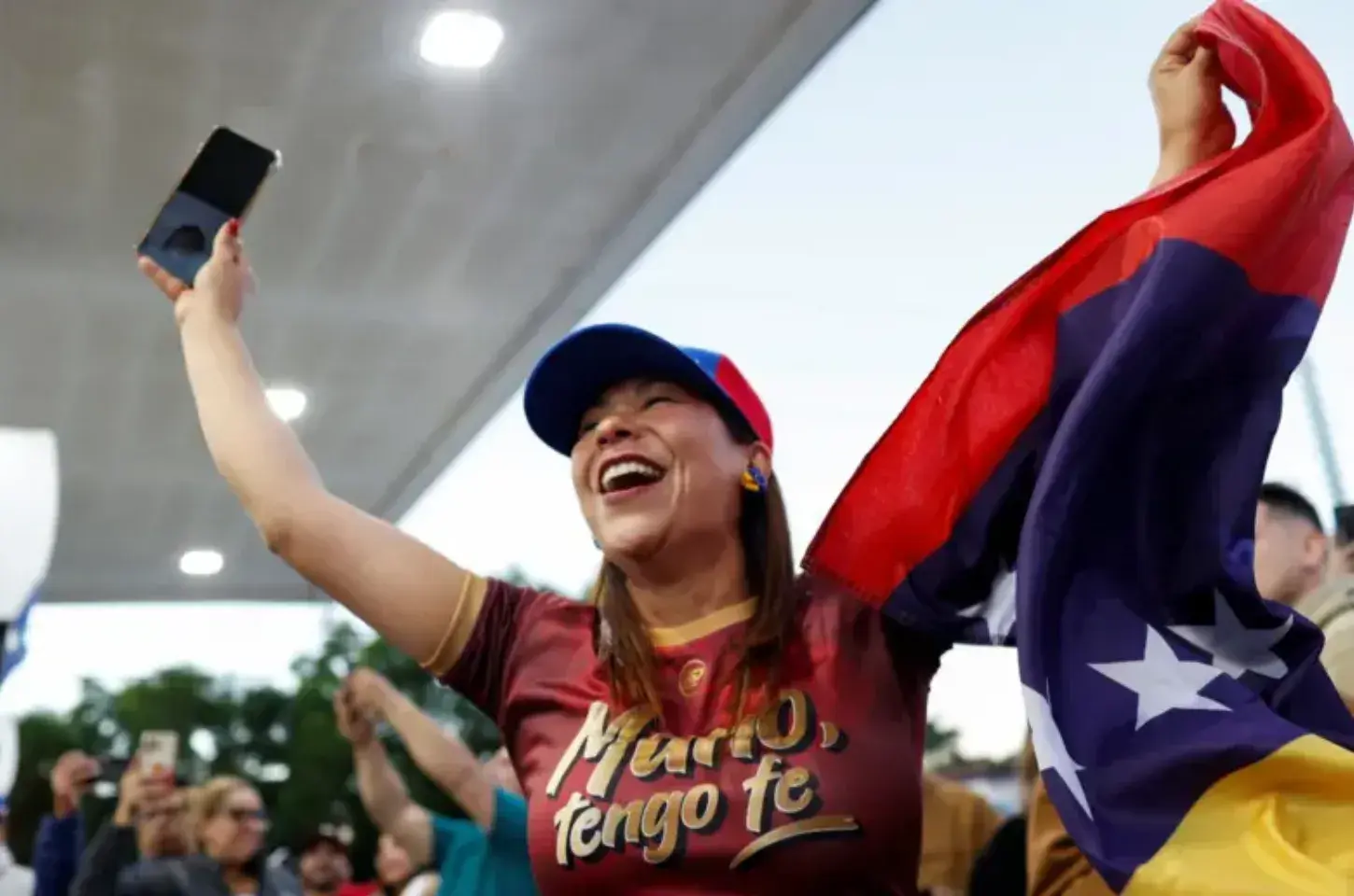 Povo venezuelano comemora queda do regime e agradece apoio dos Estados Unidos
