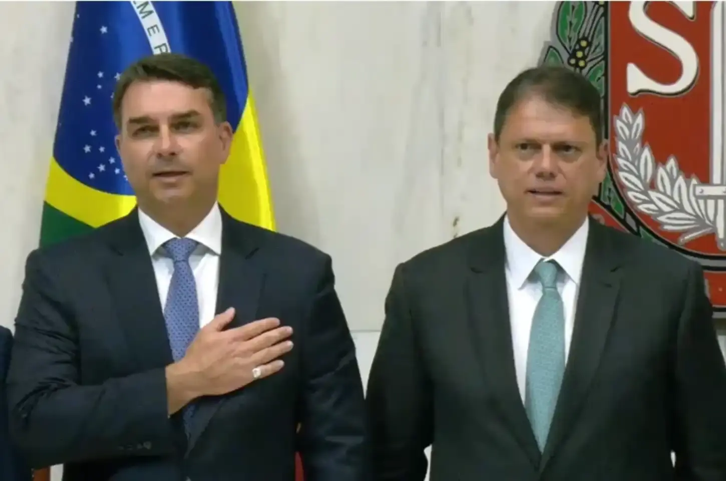 Tarcísio elogia PL e diz que Flávio Bolsonaro vai restabelecer ordem