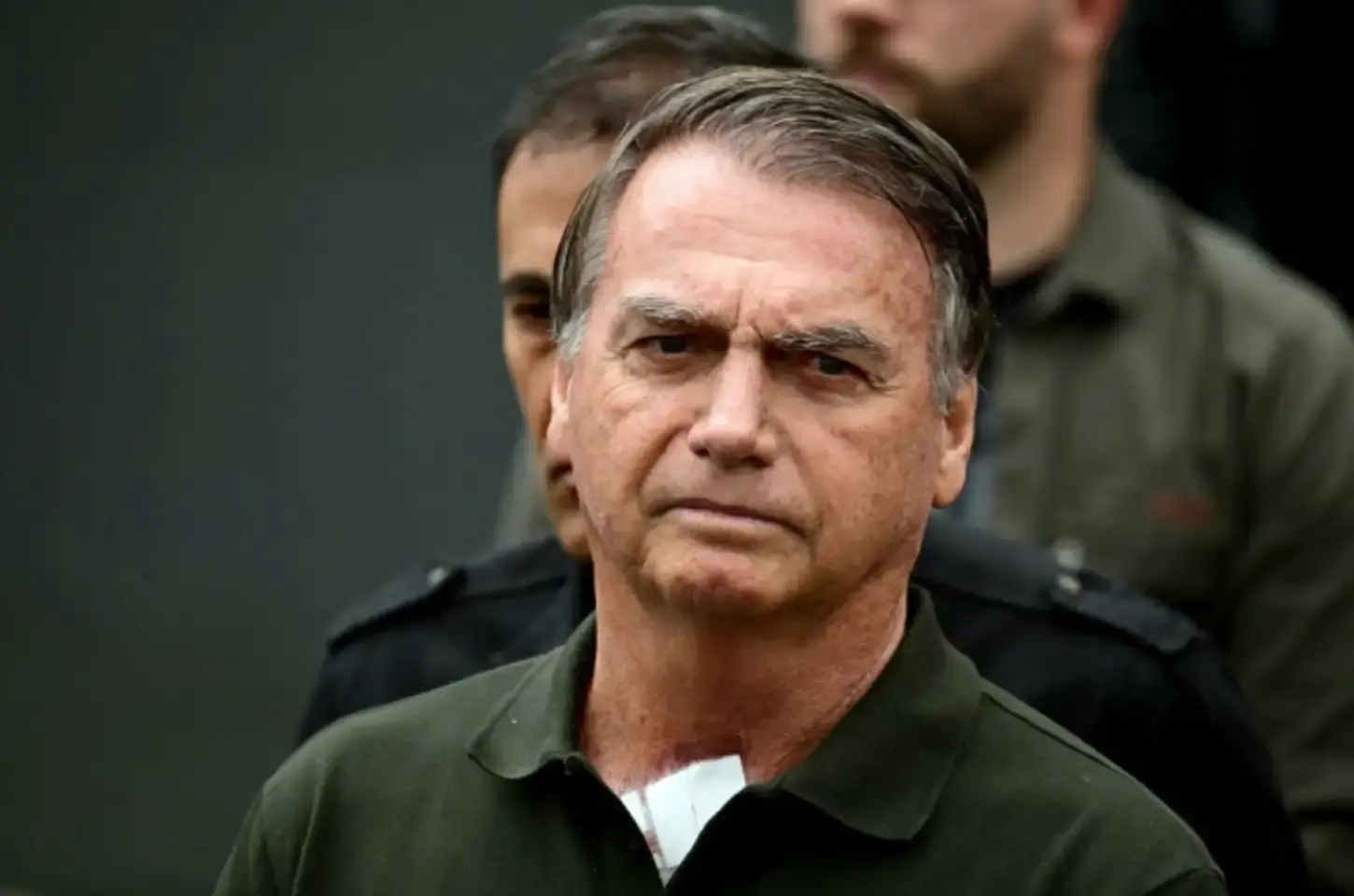 Após passar mal, Bolsonaro é internado na UTI de hospital em Brasília