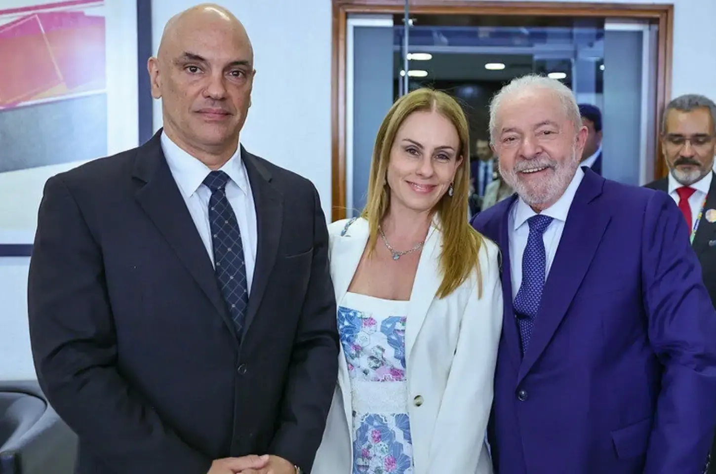 Viviane Moraes recebeu R$ 80 milhões do Master, diz contrato
