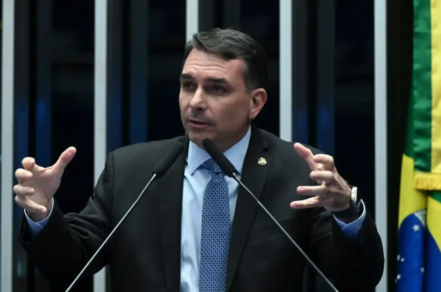 Após vazar áudio com Vorcaro, Flávio defende CPI do Master