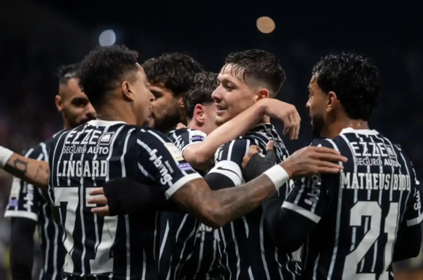 Corinthians domina São Paulo, vence clássico e deixa Z-4 do Brasileiro
