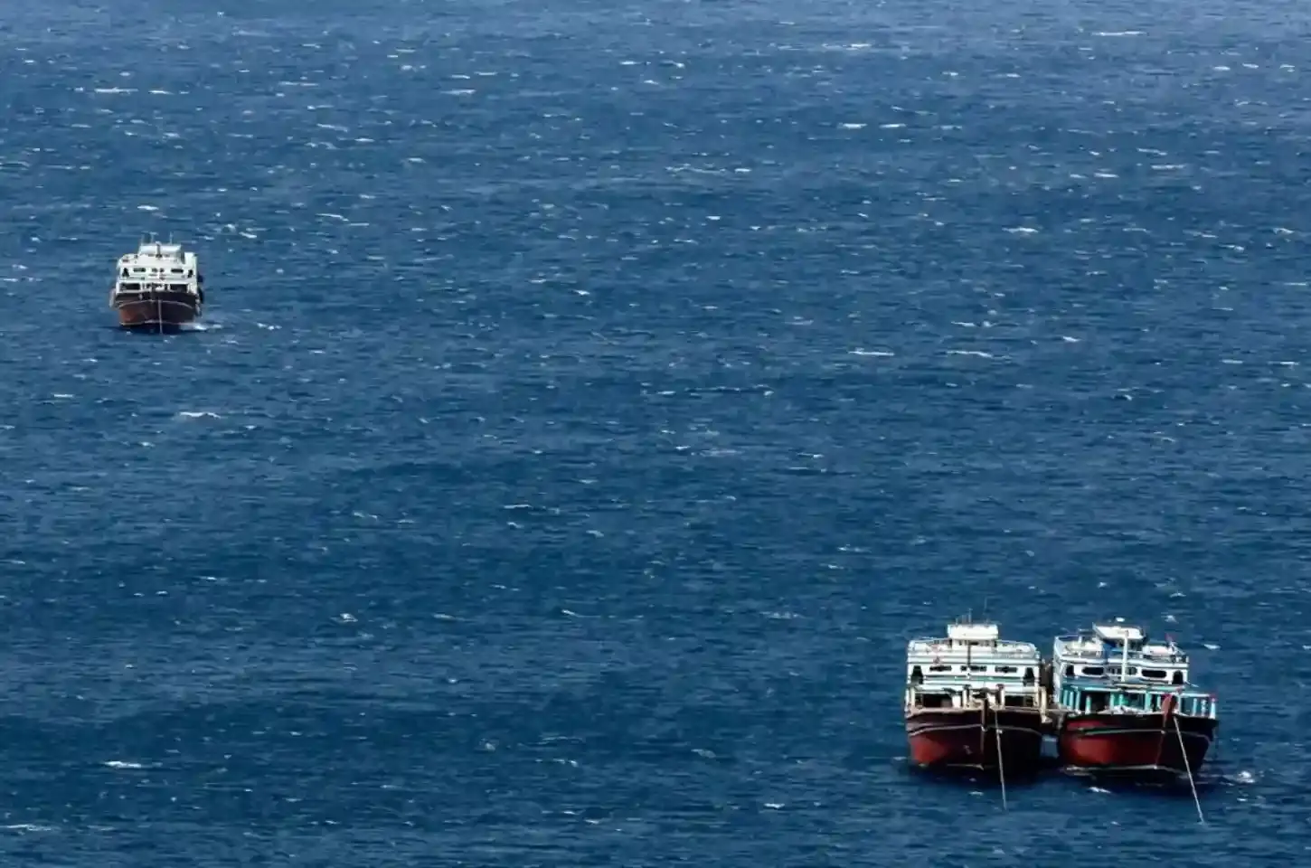 Dois navios de carga relatam ter sido atacados perto de Ormuz
