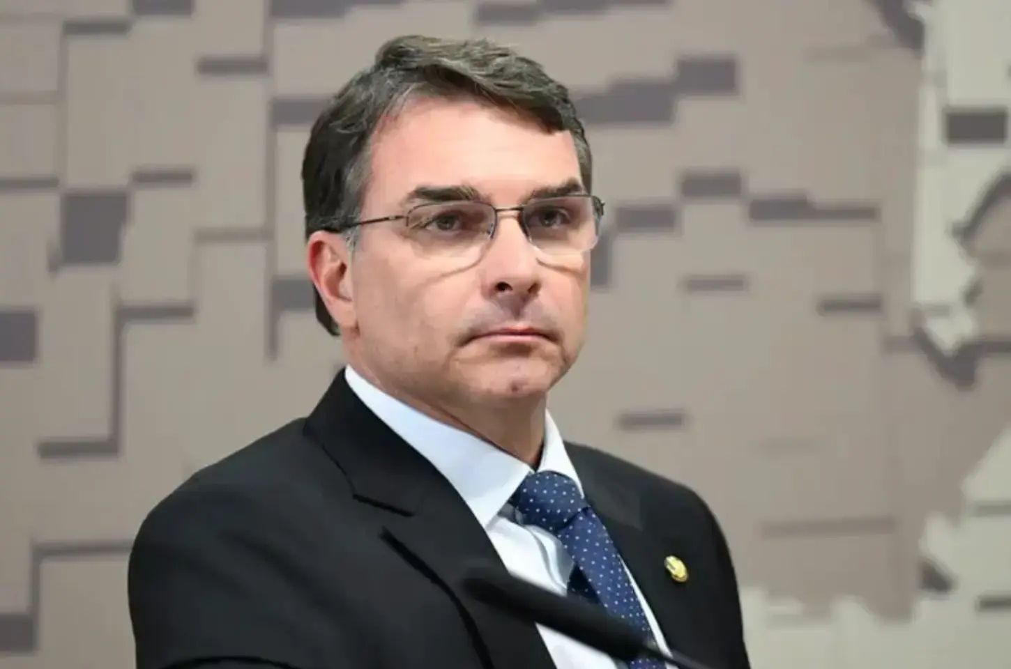 Flávio diz que quer ouvir Daniel Vorcaro em CPMI do Master