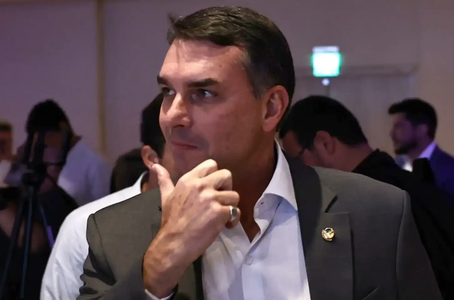 Flávio se reúne com conselheiro da campanha de Bolsonaro em 22