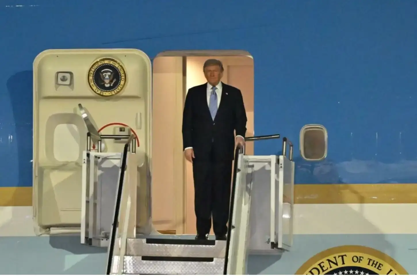 Trump desembarca na China para encontro com Xi Jinping